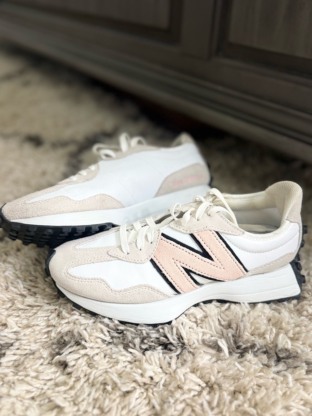 New Balance 327 Women’s Size 7 White Cream Pink Suede Sneakers